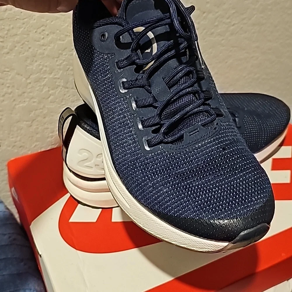 Mens jordans - Picture 2 of 5